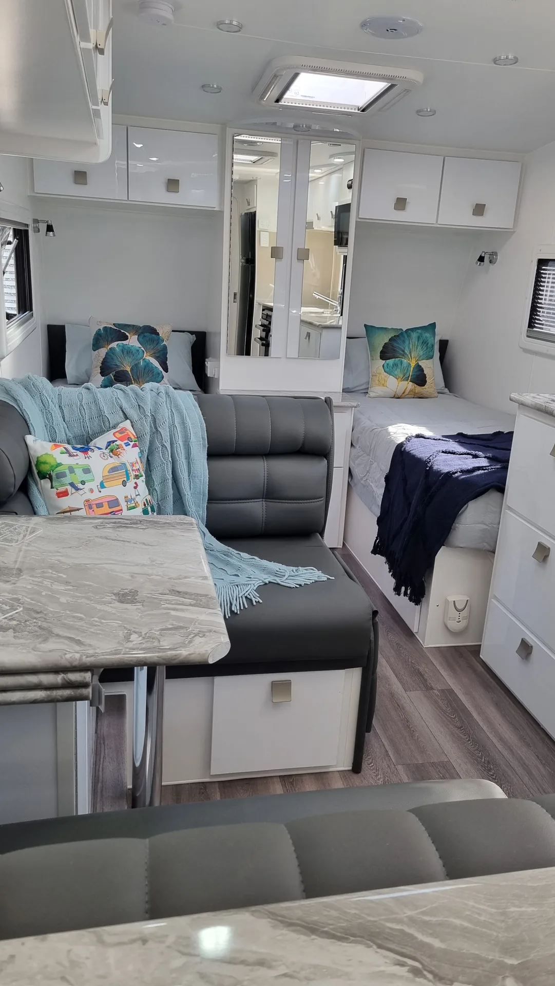 images/Hilltop/colours/AllinWhite/10.webp#joomlaImage://local-images/Hilltop/colours/AllinWhite/10.webp?width=1081&height=1920