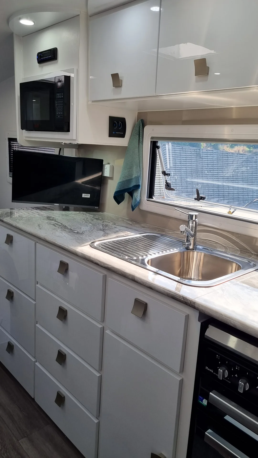 images/Hilltop/colours/AllinWhite/12.webp#joomlaImage://local-images/Hilltop/colours/AllinWhite/12.webp?width=1081&height=1920