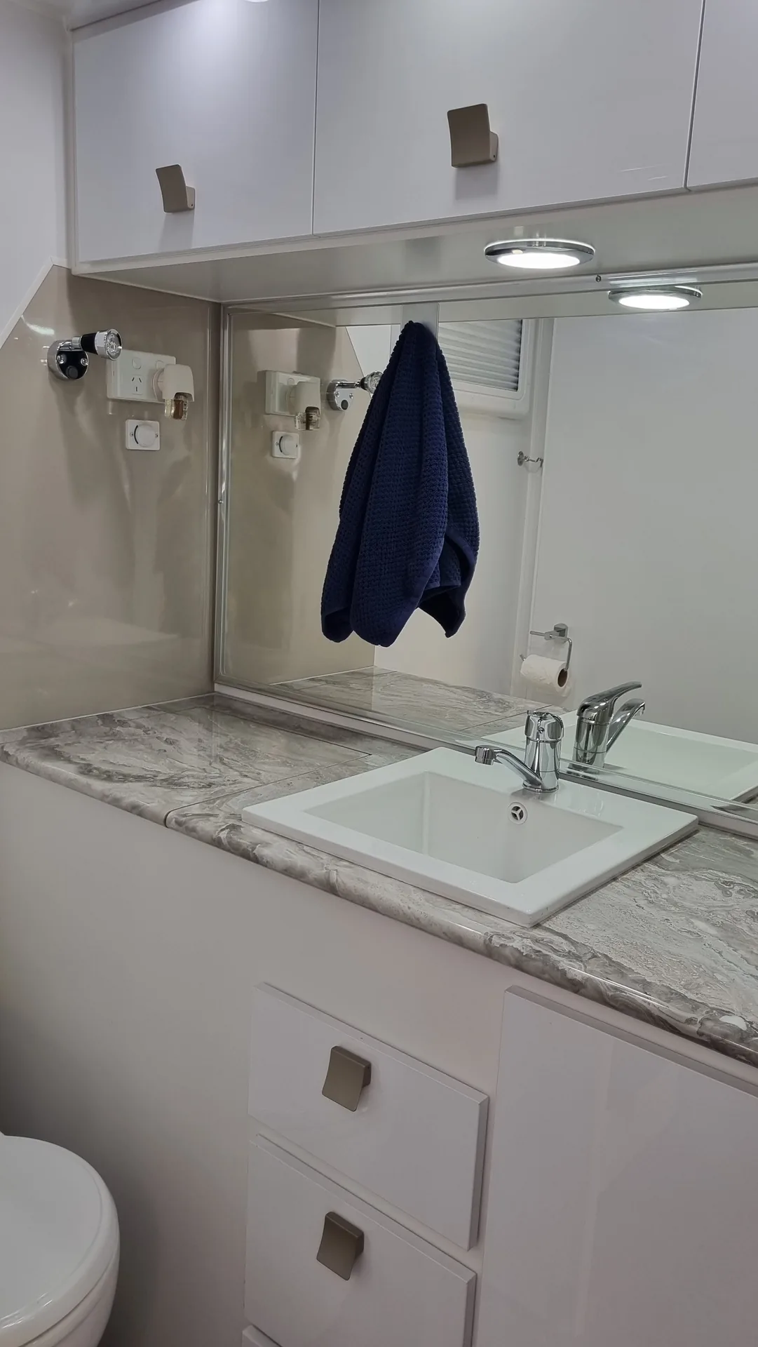 images/Hilltop/colours/AllinWhite/16.webp#joomlaImage://local-images/Hilltop/colours/AllinWhite/16.webp?width=1081&height=1920