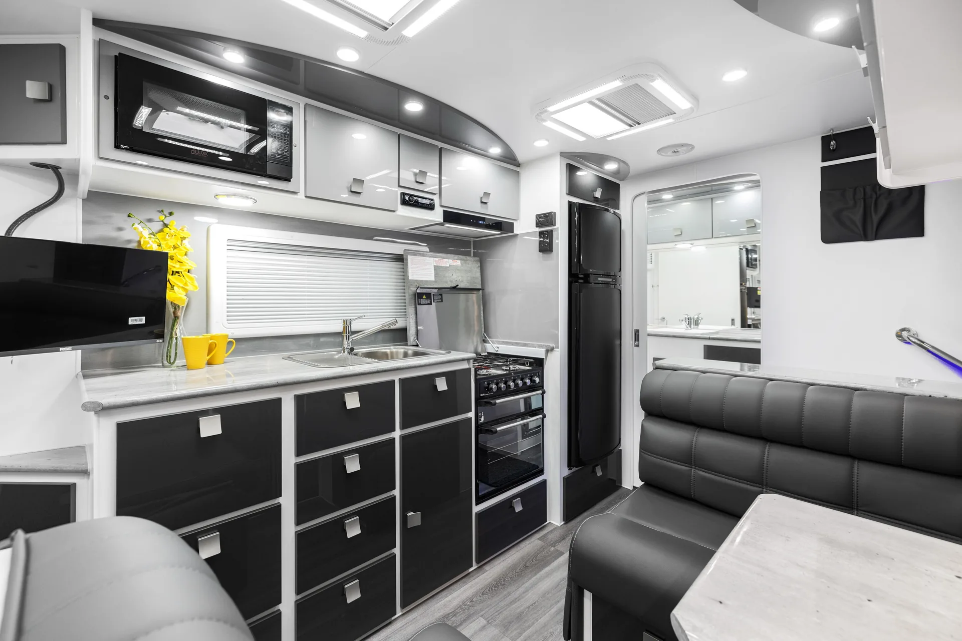 images/Hilltop/colours/Practical_Grey/FeatherTop-01.webp#joomlaImage://local-images/Hilltop/colours/Practical_Grey/FeatherTop-01.webp?width=1920&height=1280