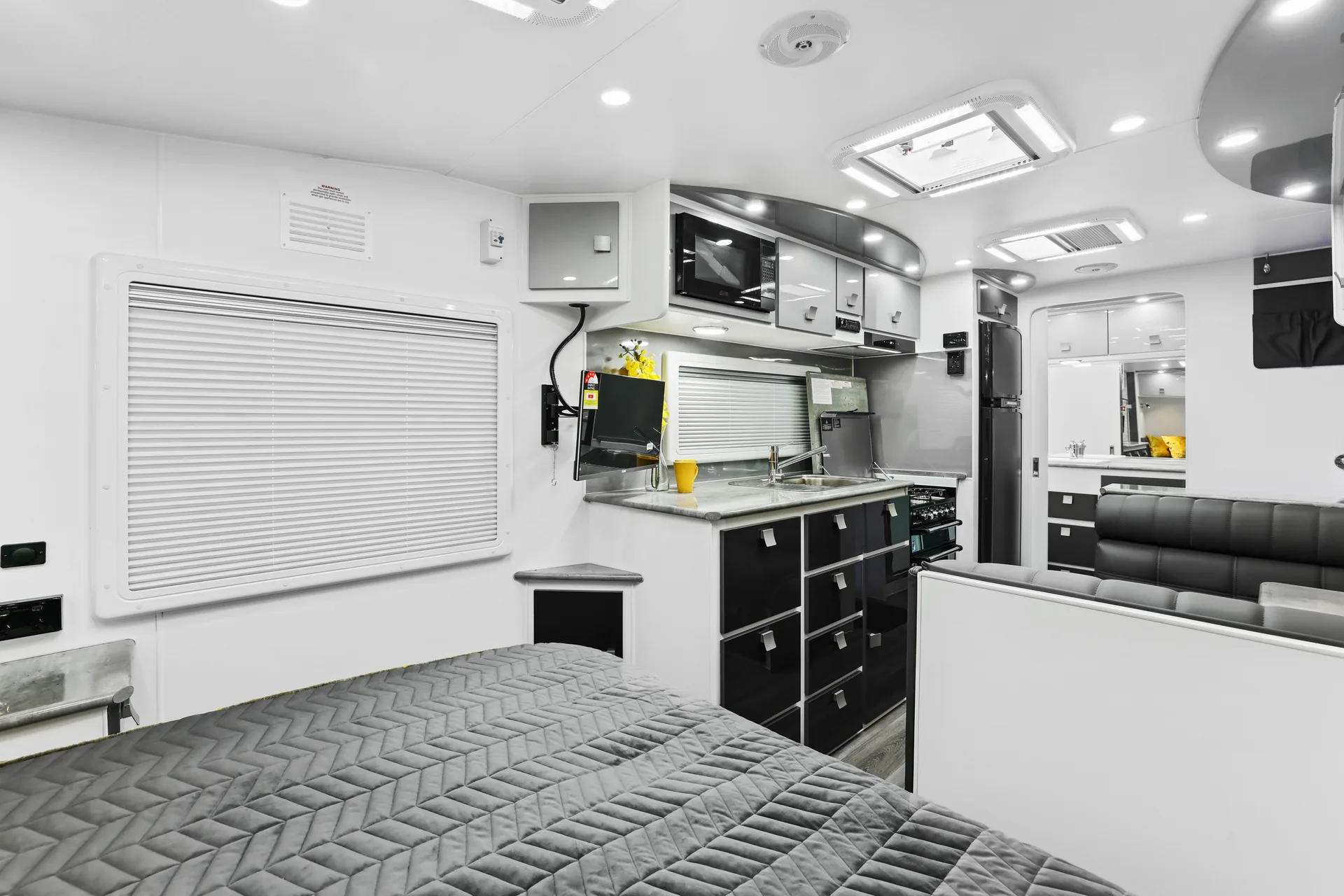 images/Hilltop/colours/Practical_Grey/FeatherTop-02.webp#joomlaImage://local-images/Hilltop/colours/Practical_Grey/FeatherTop-02.webp?width=1920&height=1280