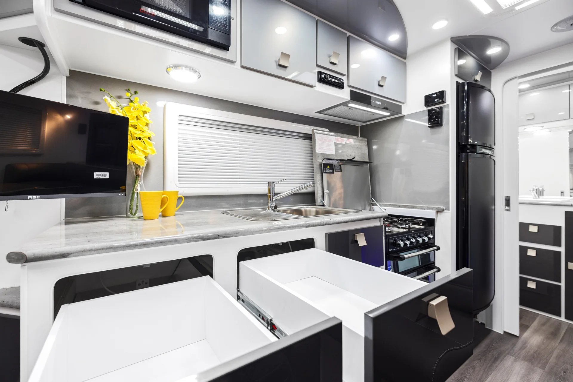 images/Hilltop/colours/Practical_Grey/FeatherTop-11.webp#joomlaImage://local-images/Hilltop/colours/Practical_Grey/FeatherTop-11.webp?width=1920&height=1280