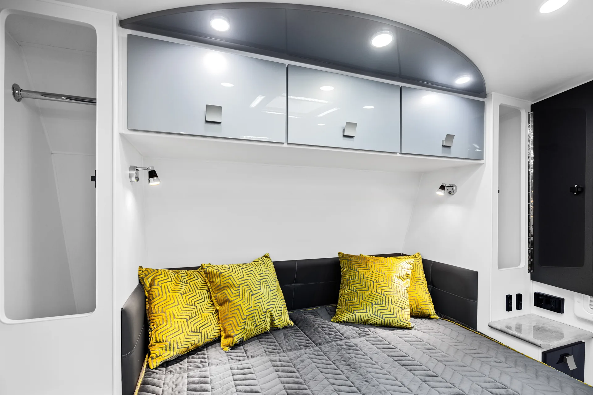 images/Hilltop/colours/Practical_Grey/FeatherTop-13.webp#joomlaImage://local-images/Hilltop/colours/Practical_Grey/FeatherTop-13.webp?width=1920&height=1280