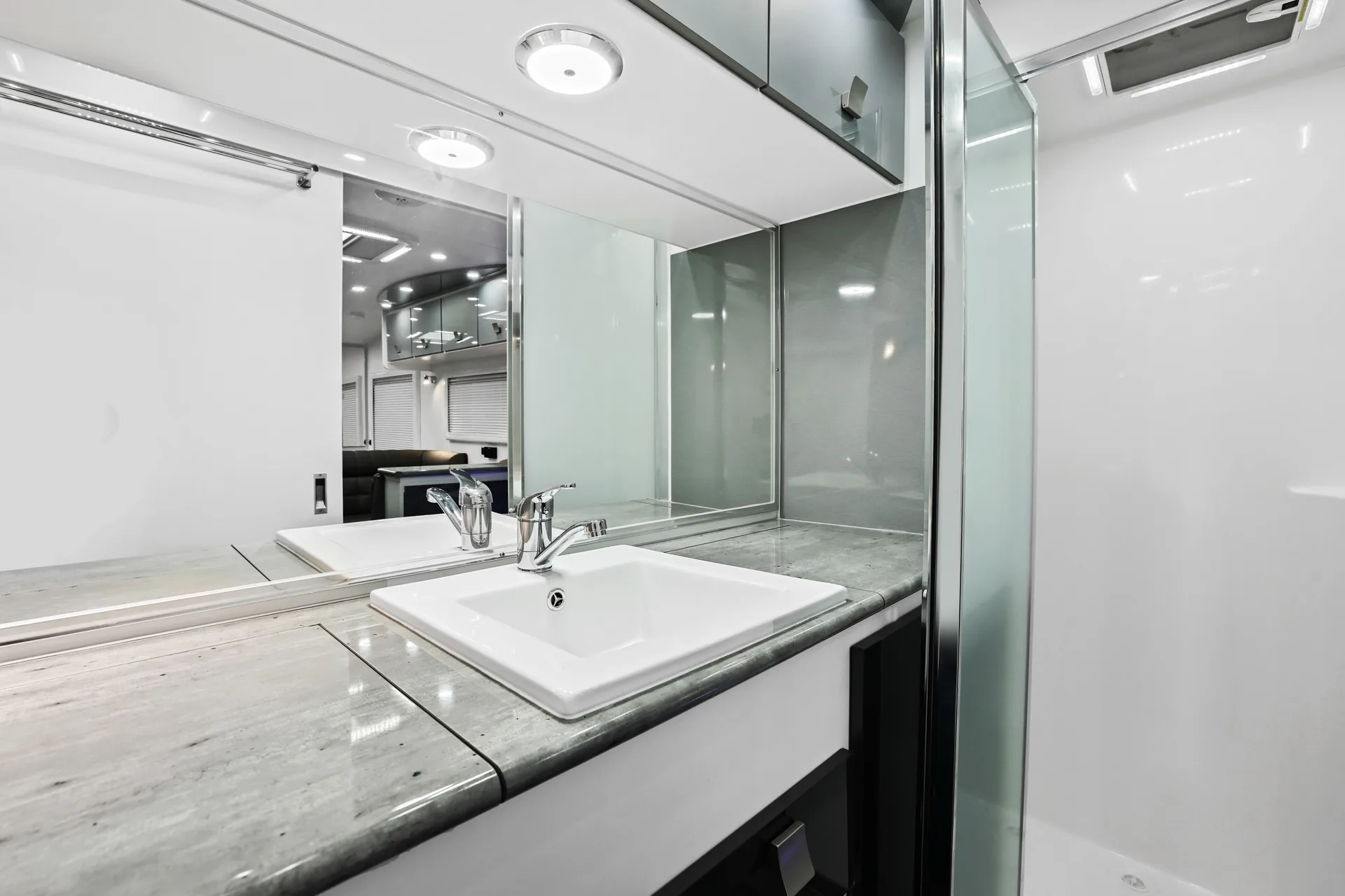 images/Hilltop/colours/Practical_Grey/FeatherTop-16.webp#joomlaImage://local-images/Hilltop/colours/Practical_Grey/FeatherTop-16.webp?width=1920&height=1280