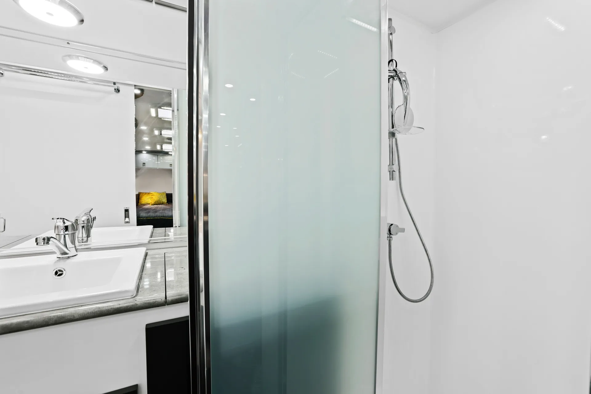 images/Hilltop/colours/Practical_Grey/FeatherTop-17.webp#joomlaImage://local-images/Hilltop/colours/Practical_Grey/FeatherTop-17.webp?width=1920&height=1280