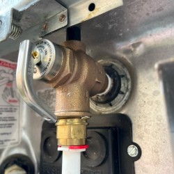 SUBURBAN PRESSURE RELIEF VALVE 700kPa